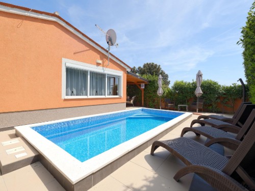 Holiday home - 6 persons -  - 52203 - Medulin