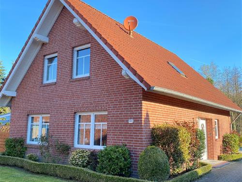 Holiday Home/Apartment - 5 persons -  - Eschenstr - 26524 - Berum