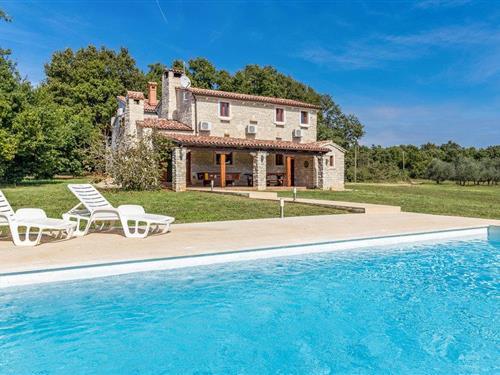 Holiday home - 10 persons -  - Muntic - Pula-Muntic - 52100 - Pula