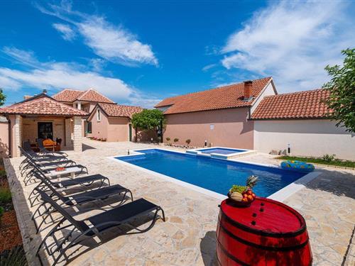 Holiday home - 8 persons -  - Perusic donji - Zadar - Perusic Donji - 23420 - Benkovac