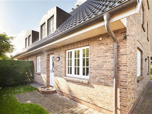 Holiday home - 8 persons -  - Hochstieg - 25938 - Alkersum