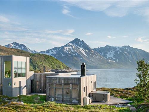 Holiday home - 8 persons -  - Leirvågveien - Bjarkøy/ Nord- Norge - 9426 - Bjarkøy