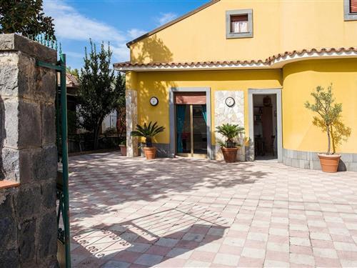 Holiday Home/Apartment - 10 persons -  - 96011 - Agnone