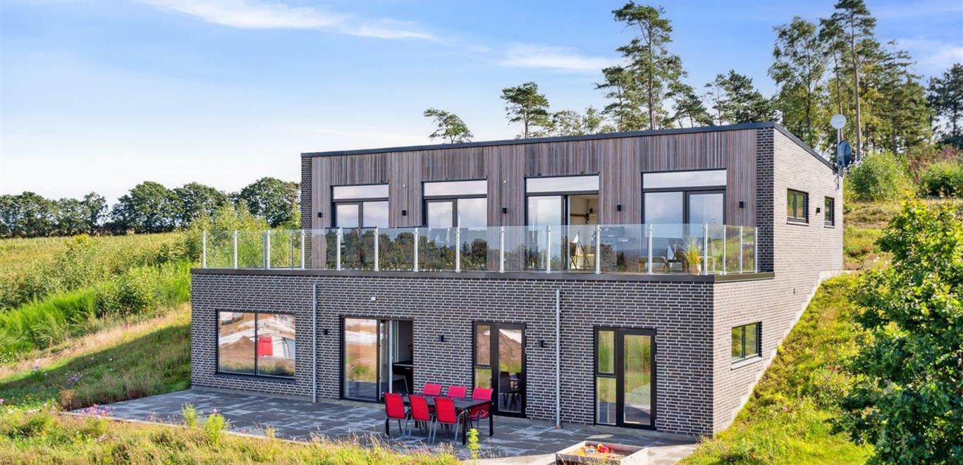 Emne nr.: 121-51-1075