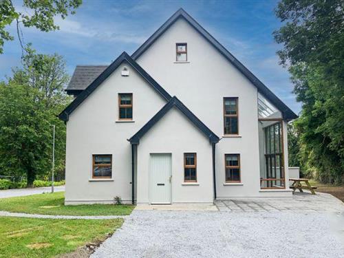 Holiday home - 8 persons -  - E45 HF68 - Terryglass